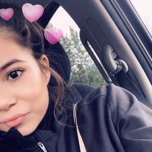 Meet your Posher, Selena